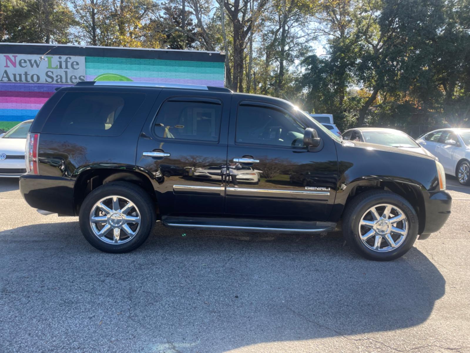2011 BLACK GMC YUKON DENALI (1GKS2EEFXBR) with an 6.2L engine, Automatic transmission, located at 5103 Dorchester Rd., Charleston, SC, 29418-5607, (843) 767-1122, 36.245171, -115.228050 - Leather, Sunroof, Navigation, Backup Camera, CD/AUX/Sat, Dual Climate Control, Rear Climate Control, Middle Captain's Row, Power Everything (windows, locks, seats, mirrors), Memory/Cooled/Heated Front Seats, Heated Rear Seats, Power Liftgate, All-weather Mats, Running Boards, Tow Package, Chrome Whe - Photo #7